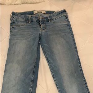 Size 5L: hollister light wash jeggings